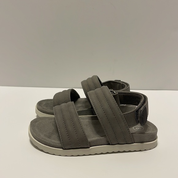 Toddler Boy’s Gray Strap Hook & Loop Closure Footbed Sandals - Picture 3 of 8